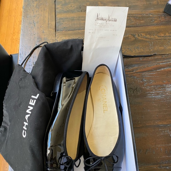 CHANEL black patent ballet flats, 37.5, OG box - Picture 9 of 11
